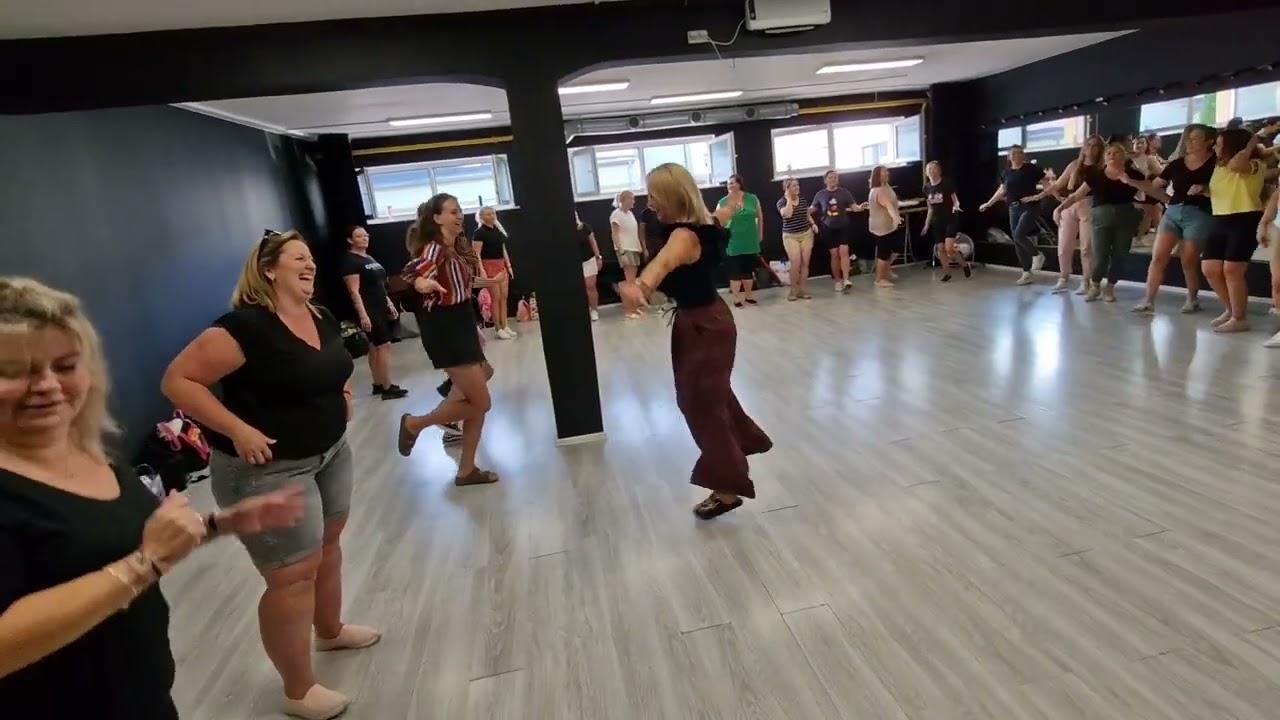 MY KLASZCZEMY TU OD RANA- piosenka dla dzieci METODA EDUMUZ