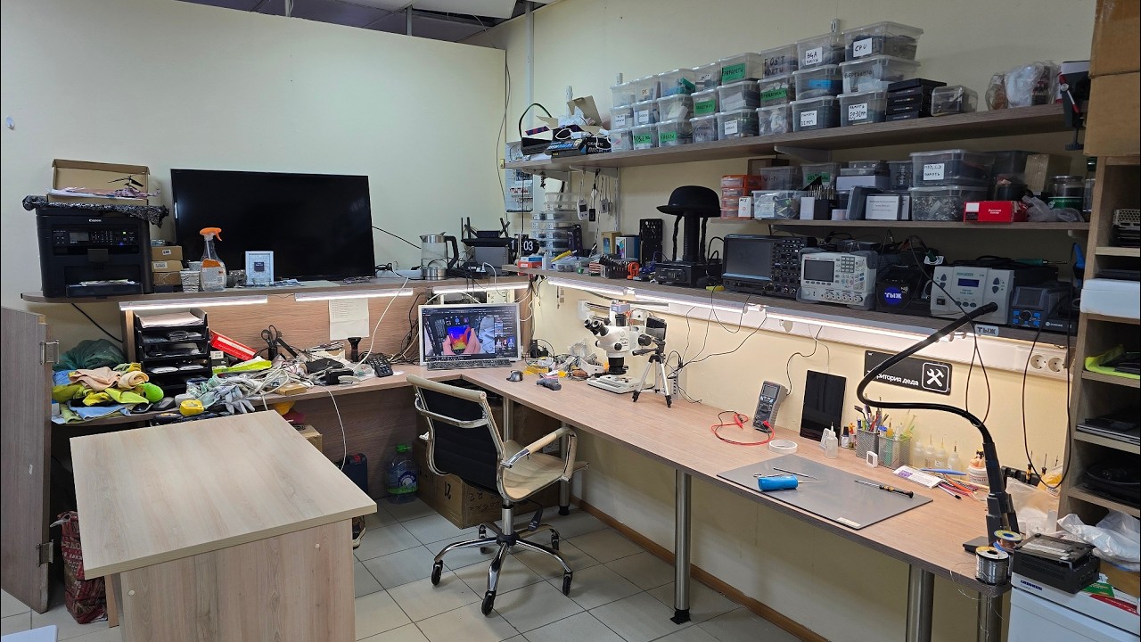 Рабочий день в мастерской по ремонту компьютеров, смартфонов и прочей электроники. 23.02.2026