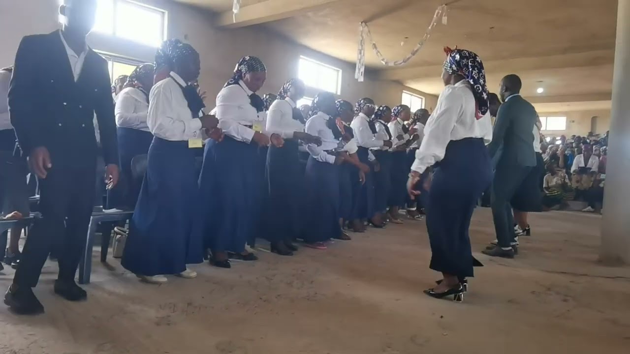 Corro de boas vindas. Activista Crista de Betlahema-Licilo (Ndambi) 