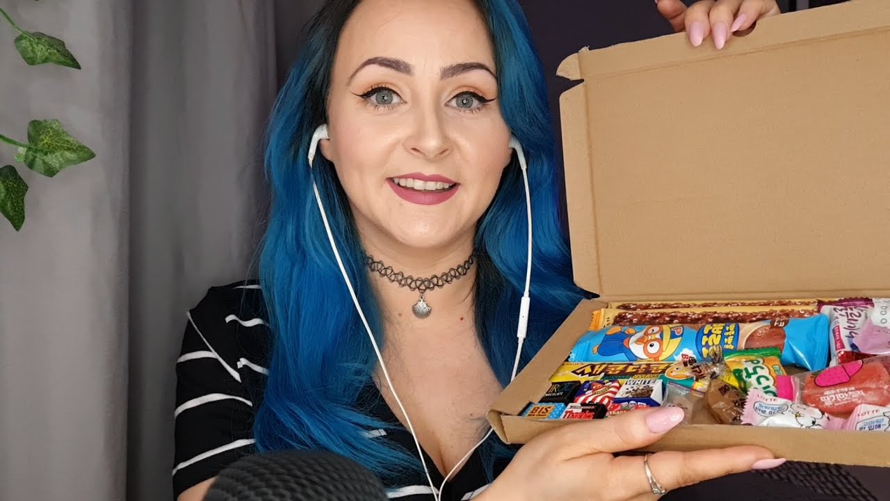 [ASMR] Trying a Japanese & Korean snack box 🍬🍭🍪 Little Owl ASMR,, mukbang