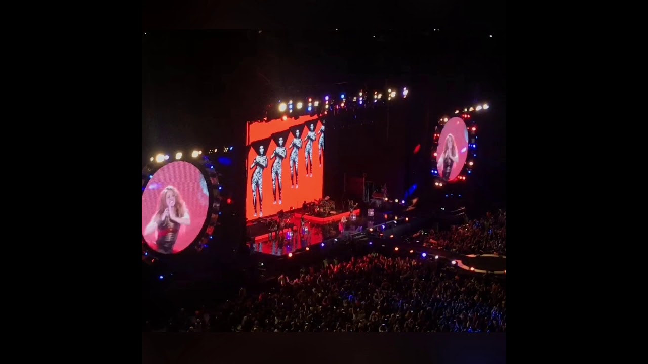Shakira - La La La / Waka Waka - El Dorado World Tour - Argentina - Buenos Aires