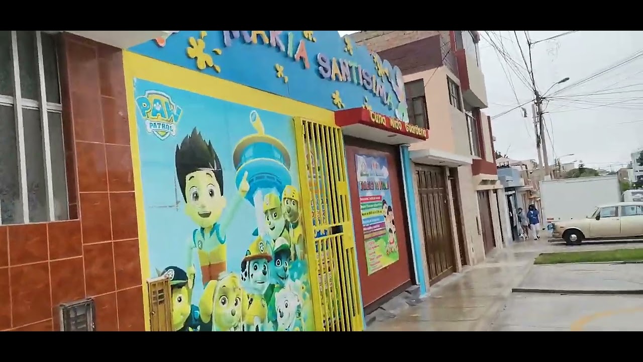 Recorriendo el Jiron Callao en la Perla