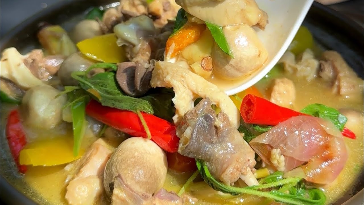 មាន់ឆាក្តៅ និងសម្លម្ជូរព្រៃ