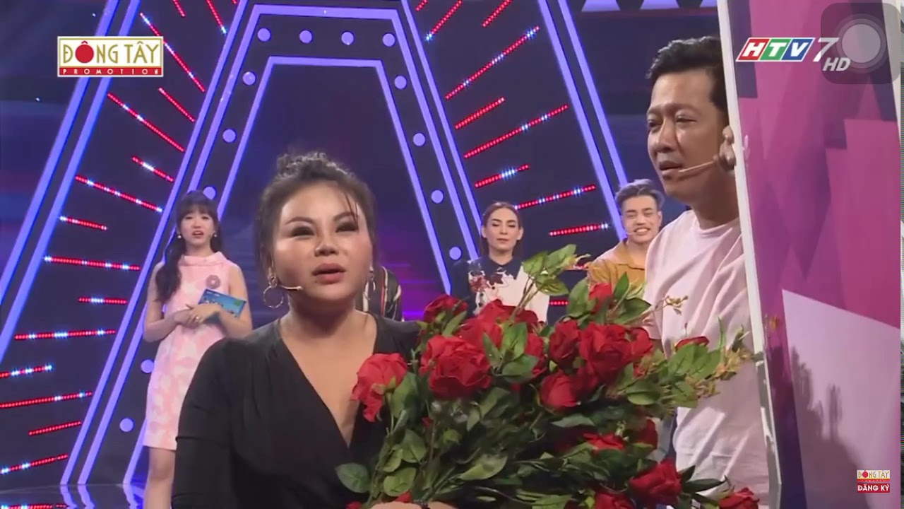 L&ecirc; Giang v&agrave; Phi Nhung c&ugrave;ng song ca