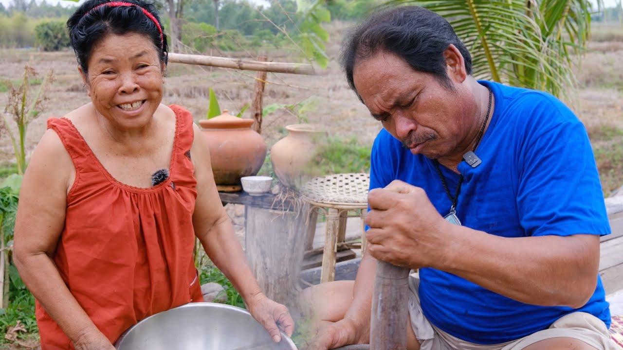 แกงหน่อไม้ซดร้อนๆ วันนี้ยายเตี้ยให้ตาตำเครื่องให้ แซ่บสุดๆแน่นอน | อร่อยนัวร์