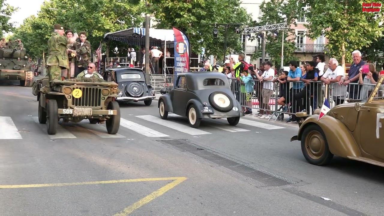 Défilé véhicules militaires