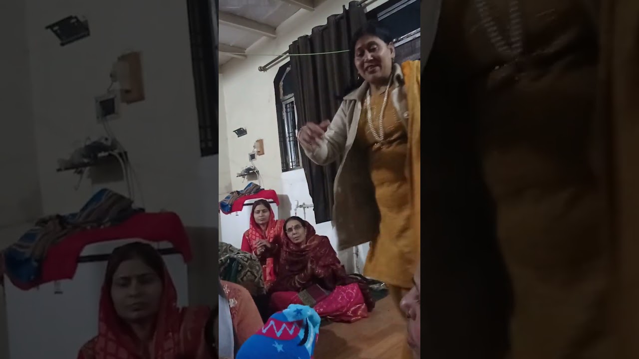 Hamari bedhni jiji ke yaha aaj ekadashi ka udhyapan hua usme kirtan karte hue sasani