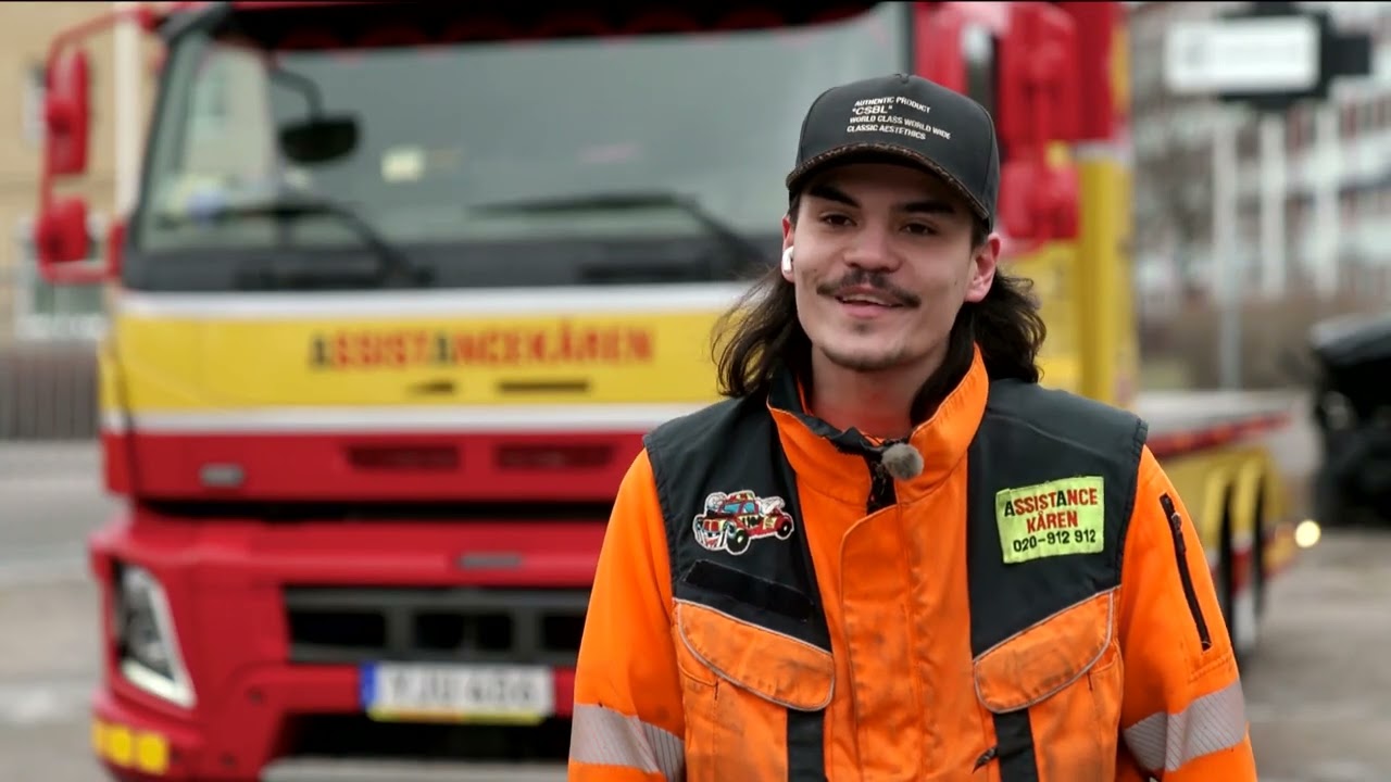 Viktor ger sig ut på smala skogsvägar för att fixa en husvagnspunktering. Från Vägens hjältar omg 14