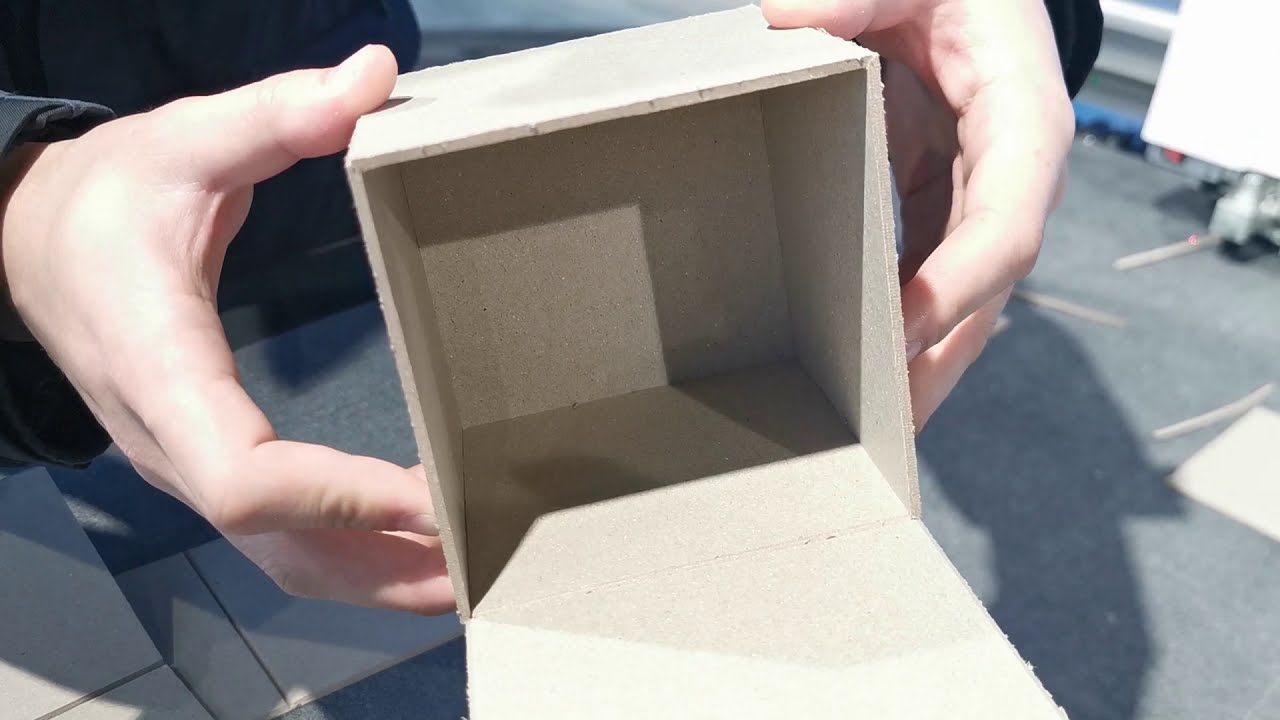 IECHO PK cutting machine cuts gray board box