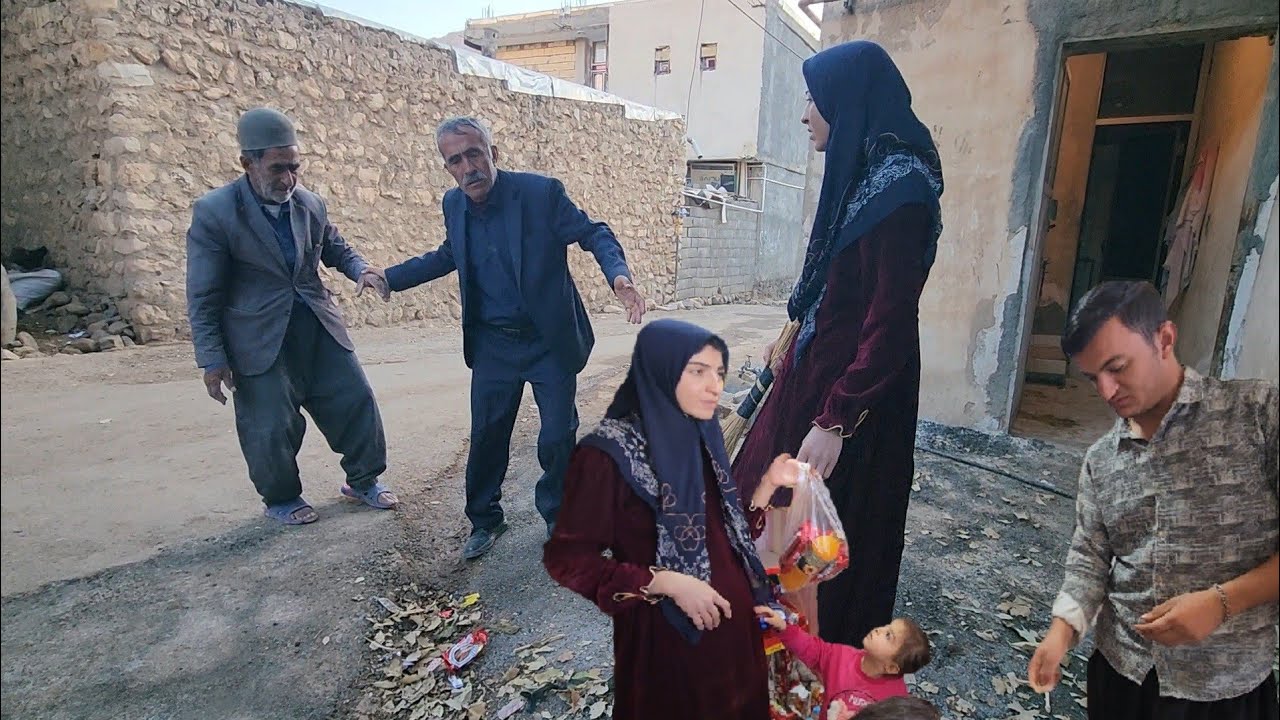 An endless love: grandfather, and showing his love to Umm al-Binin!