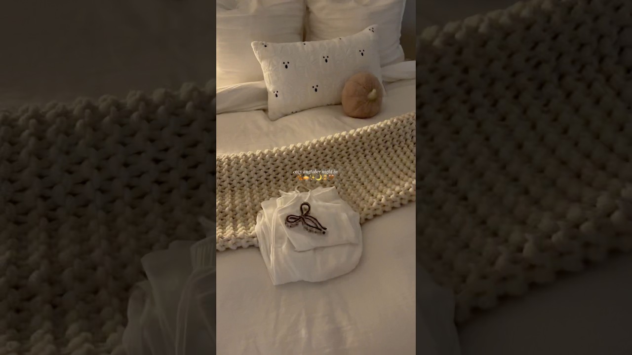 cozy augtober night in 🍂🥧✨🌙🧸🤎 #cozy #augtober #nightin #fall #autumnvibes #spookyszn #routines