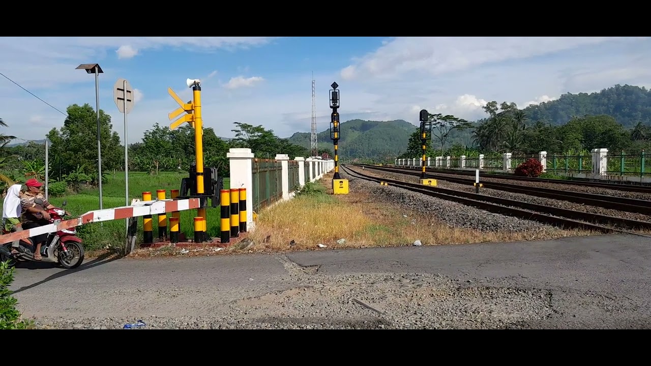 Hunting kereta api inpeksi jalur perlintasan