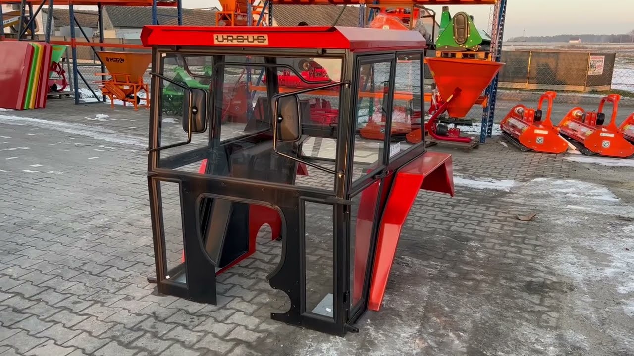 Kabina ciągnikowa Ursus C-360 z błotnikami
