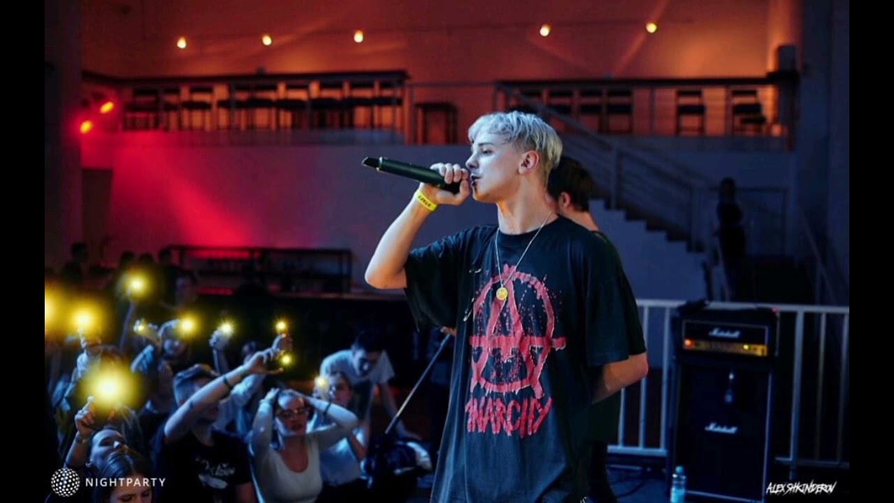 ЗАВТРА БРОШУ — ТЫСЯЧА НОЖЕЙ  