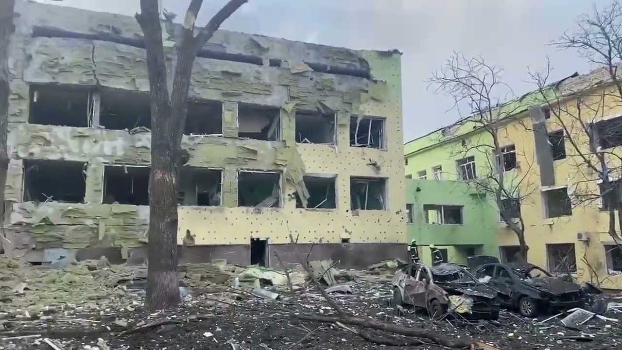 Разбомбили детскую больницу и роддом в Мариуполе