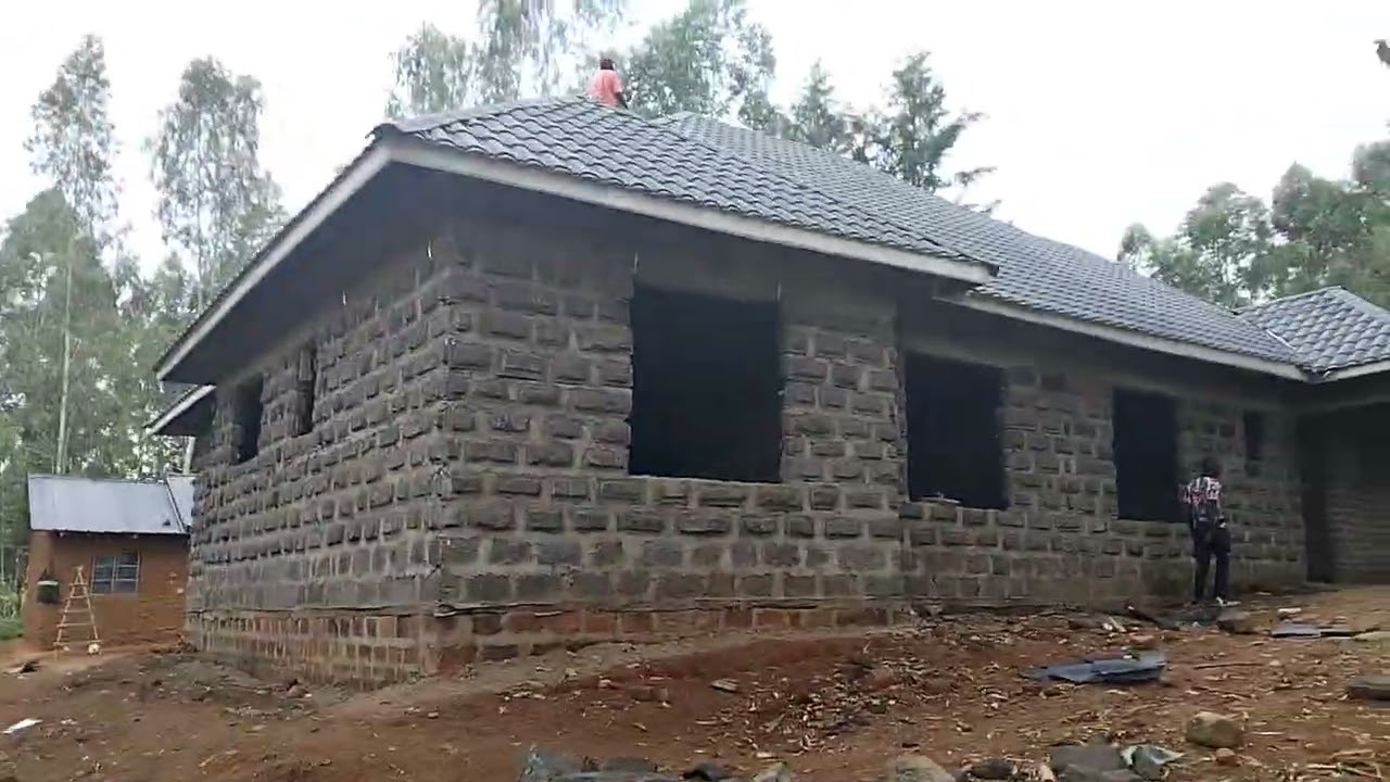 A Finishing of Roofing  four bedroom  was done ✔️ ✔️ 👍👍👍👍🙏🙏