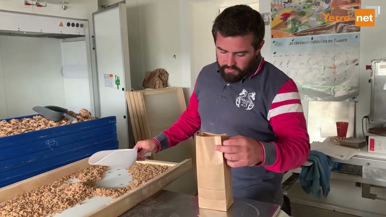 Adrien Doret vous ouvre les portes de son atelier de transformation à la ferme de céréales en pâtes