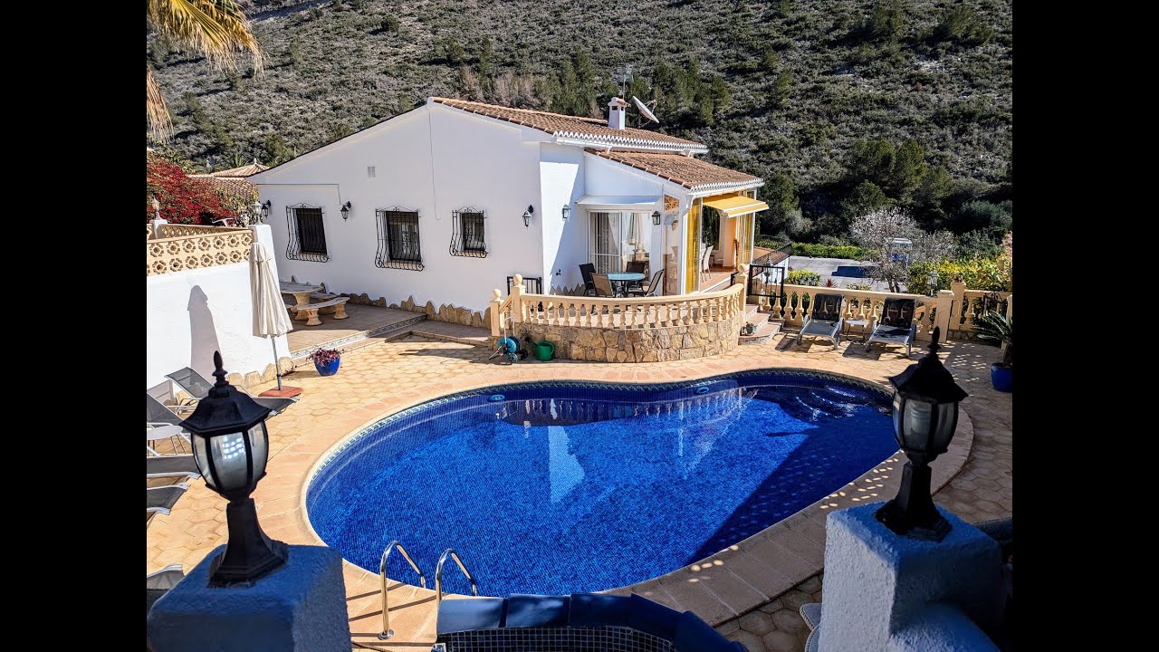 Mediterranean style villa with pool for sale in Moraira - Exterior