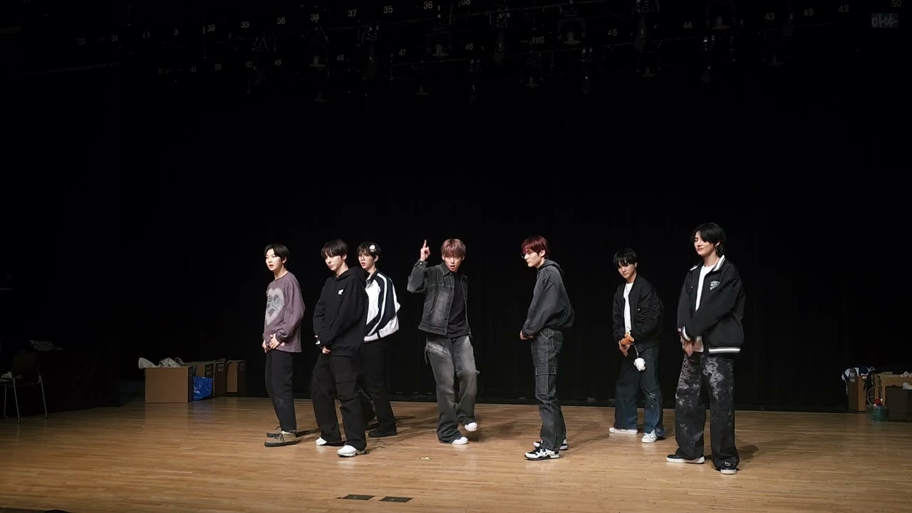 241227 Over The Moon 앰퍼샌드원(AMPERS&ONE) Over The Moon 사운드웨이브