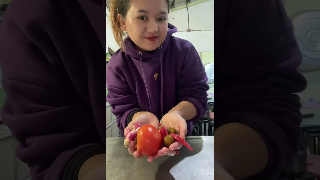 Tkw taiwan bikin sate ayam paket komplit ada lontong dan acar juga🤤