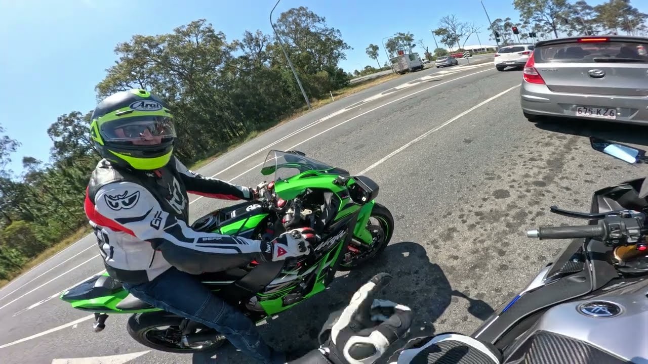Ride up to Mount Tamborine & the Saint Bernard Pub for lunch on my Yamaha R1M with full Akra Ti - 4K