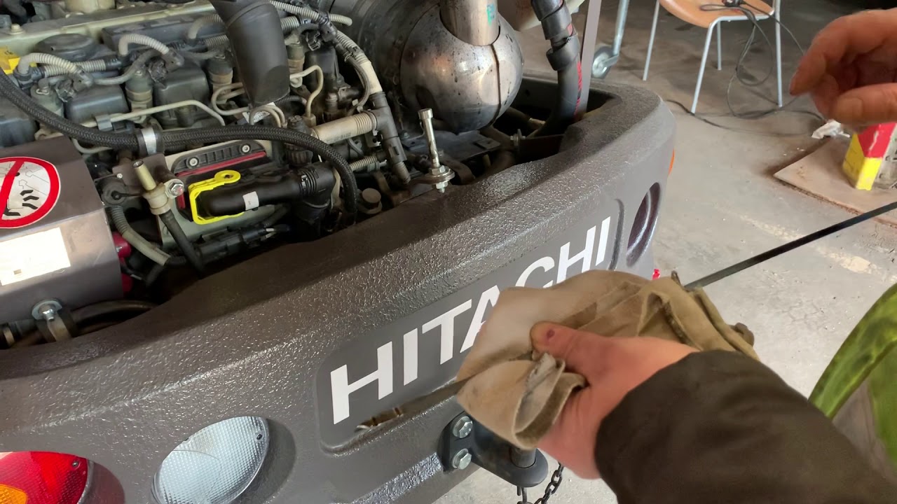 Työkoneen ajoonlähtötarkastus / moottoritila