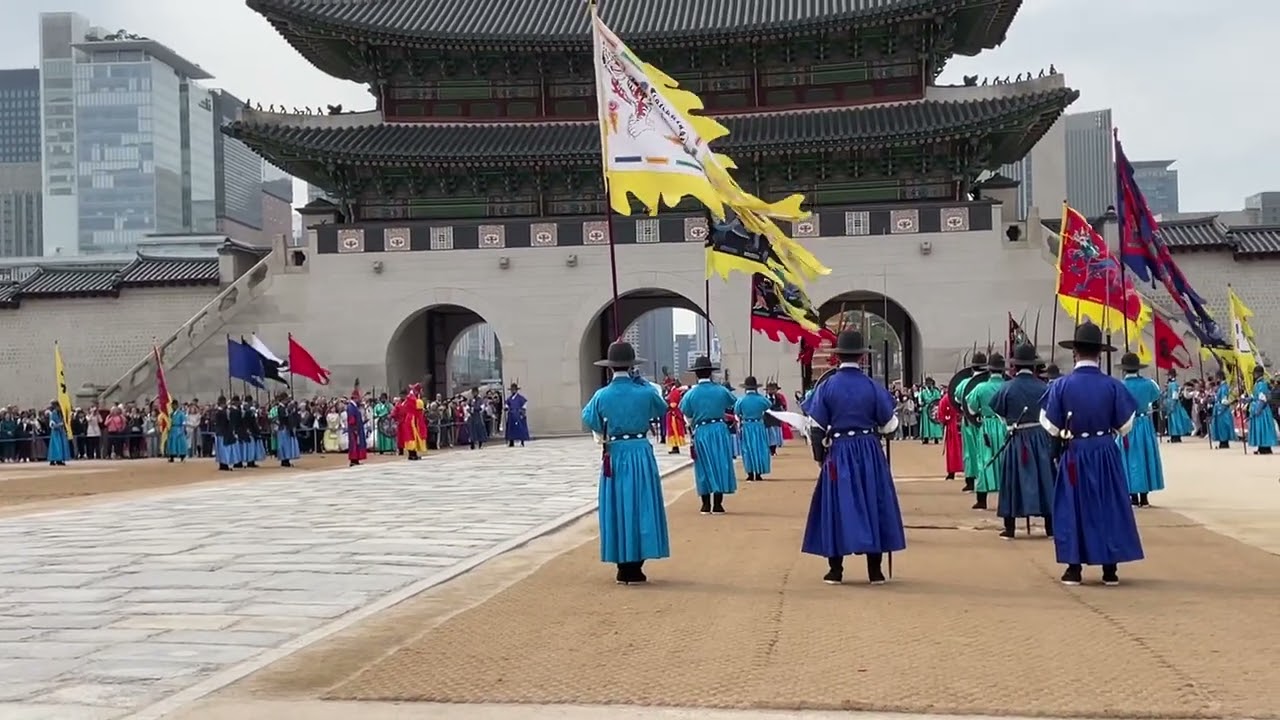 OKTLVideo - Royal Guard Changing Ceremony at Gyeongbokgung Palace