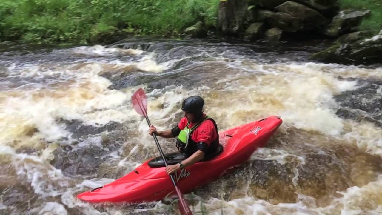 Hohe Rur, Wildwasserkajak bei Sommerhochwasser