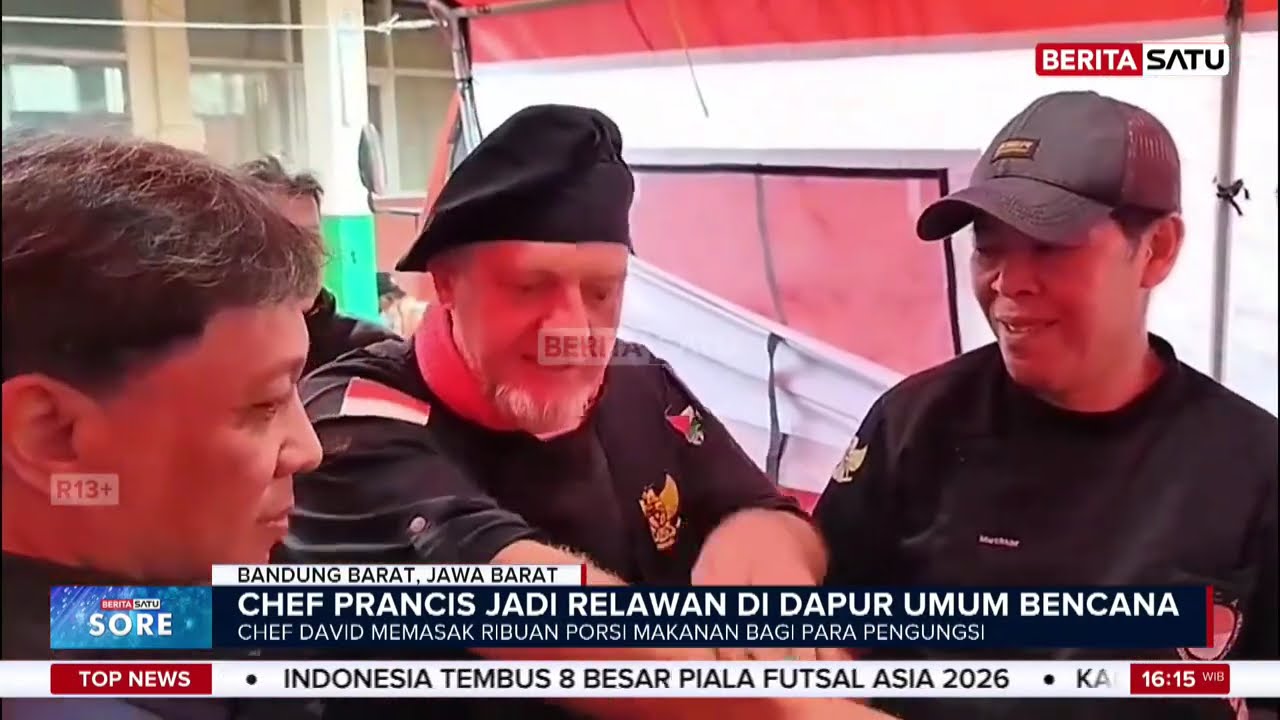 Chef Asal Prancis Ikut Memasak di Dapur Umum Longsor Cisarua #Beritasatu