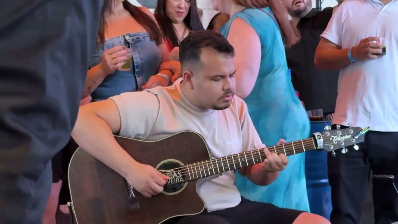 Dou a vida por um beijo/Sonho de amor - DVD NA LATA ACÚSTICO - Dennis Lima & Rafael e Guto e Alan