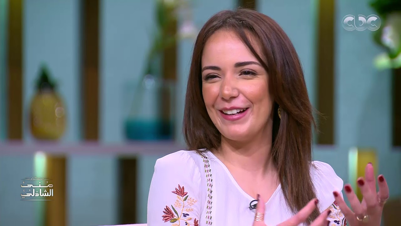 مش بس فنانة.. حكاية المُعيدة سارة درزاوي مع منى الشاذلي