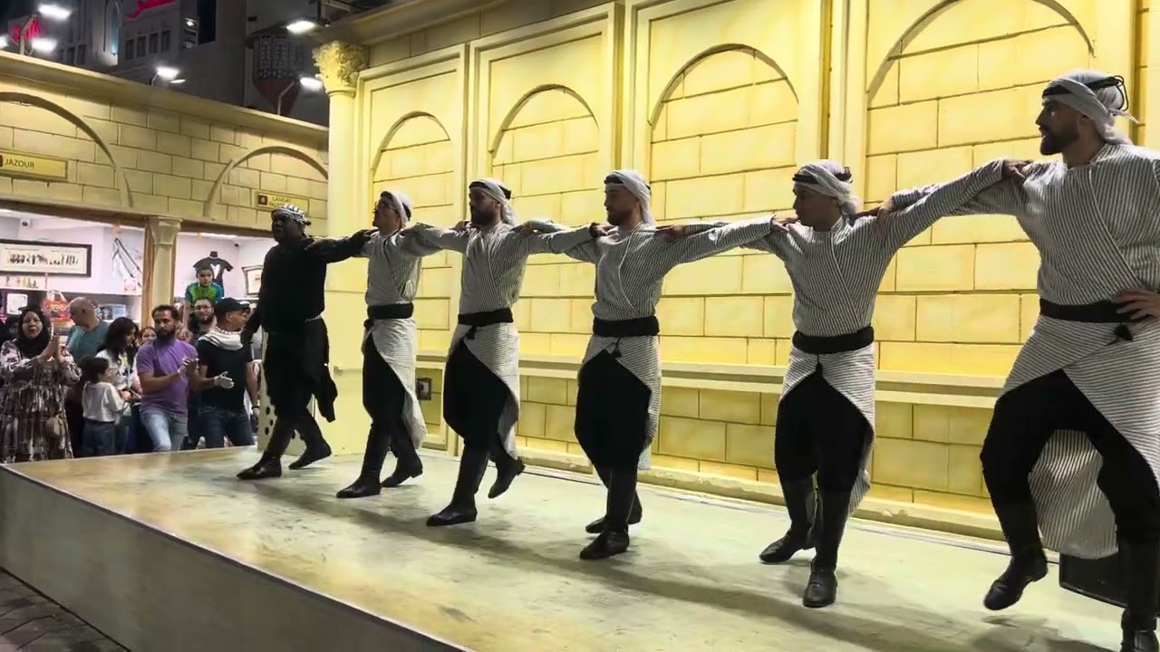 دبكه فلسطينيه في القريه العالميه دبي مع بركان الدبكه لؤي سكر