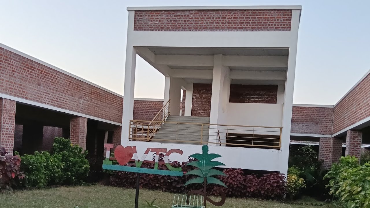 Fitter students Muni Seva Aashram Vocational Training Centre, MANVI MANAV THAY TO SARU