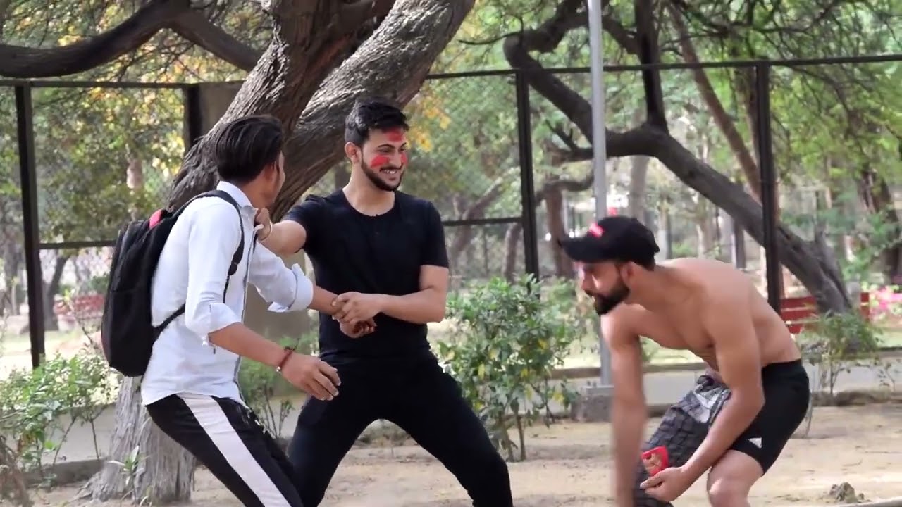 AVR prank TV new video || holi Prank on girls by Vinay thakur || Vinay thakur new Prank video