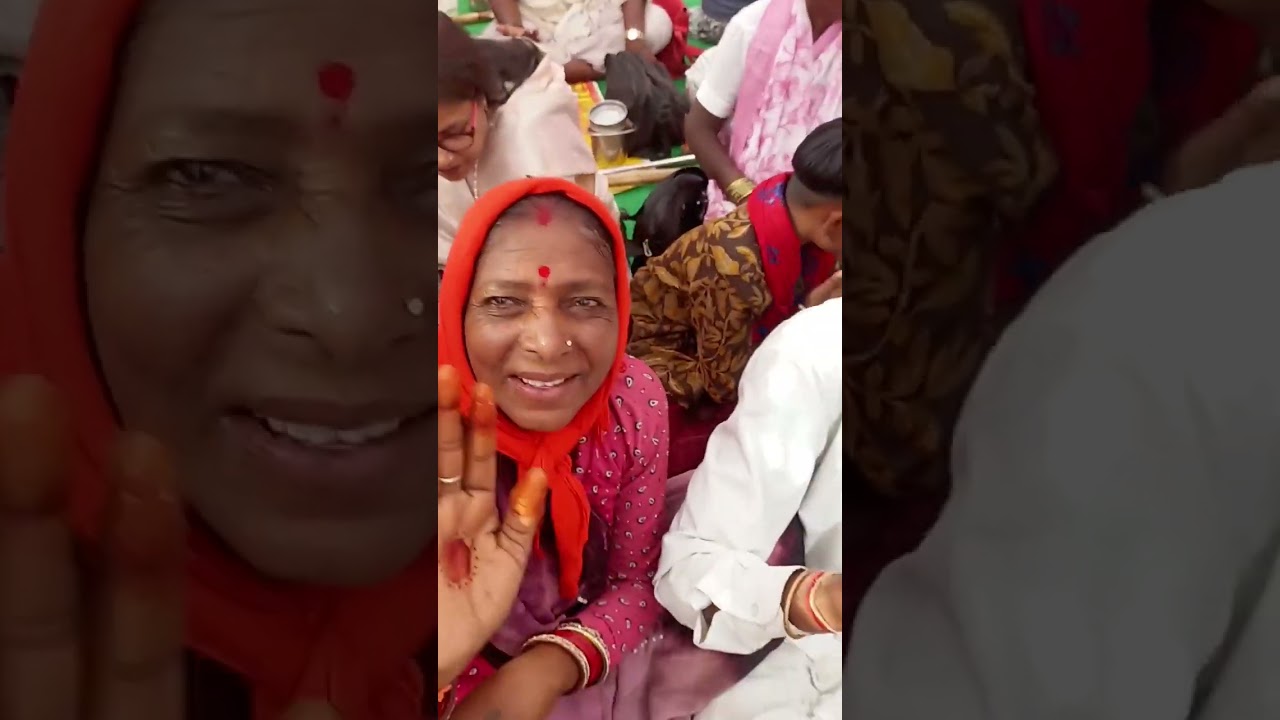 गौमुख घाट पर संकल्प छोड़ा परिक्रमवासियो ने।
