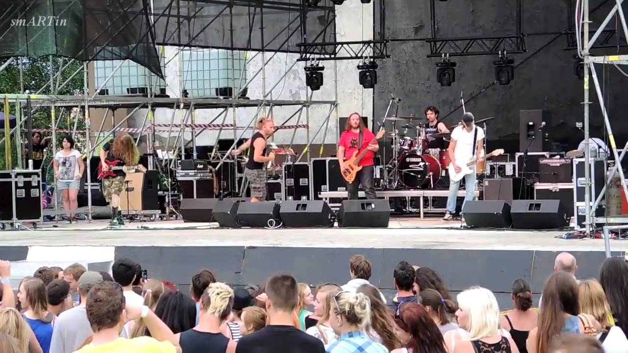 Heľenine Oči - Čurala som v maku @ Dobr&yacute; Festival 2013