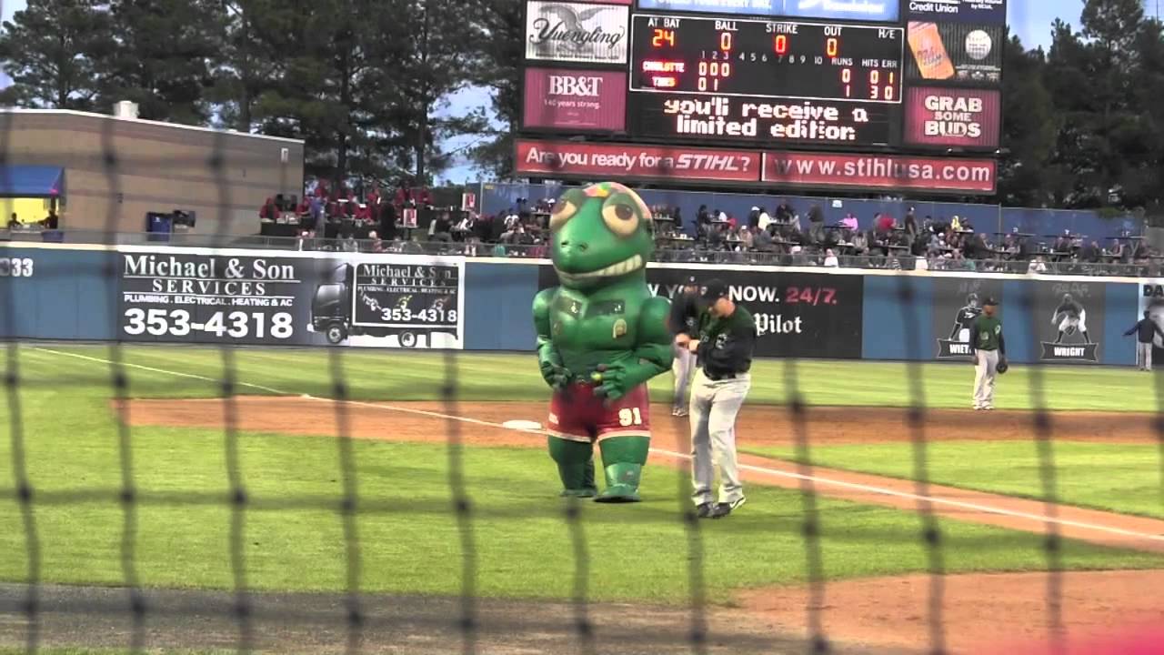 Zooperstars Dennis Frogman at the Norfolk Tides