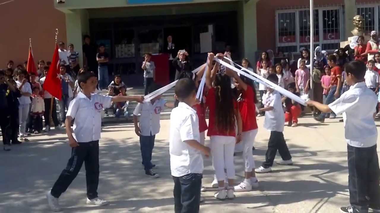 AYDIN/GERMENCİK NEŞETİYE İLKOKULU 3-A SINIFI AY YILDIZ GÖSTERİSİ...