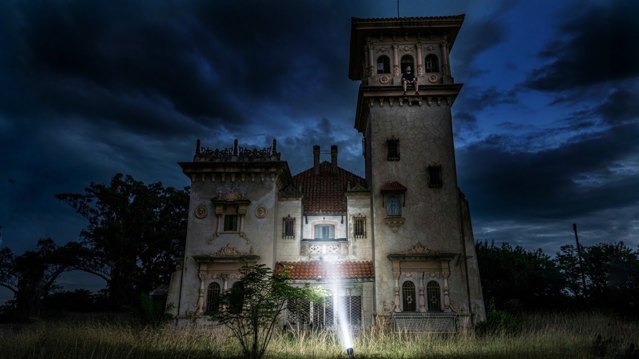 Exploré una Mansión Histórica Abandonada en Medio del Campo