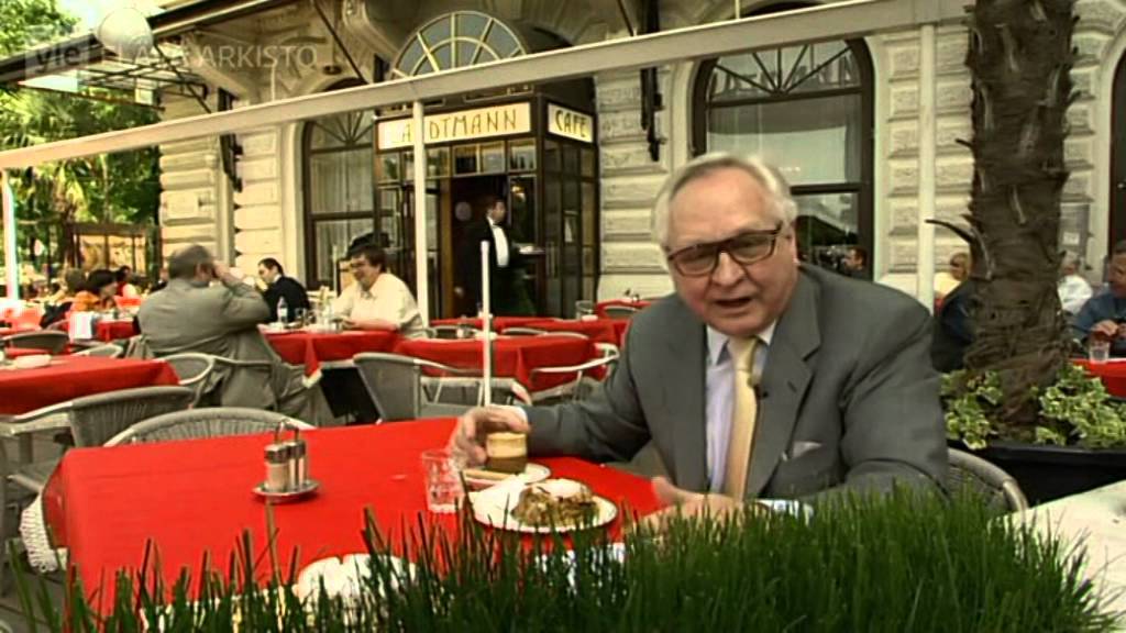 Erkki Toivanen ja lintu