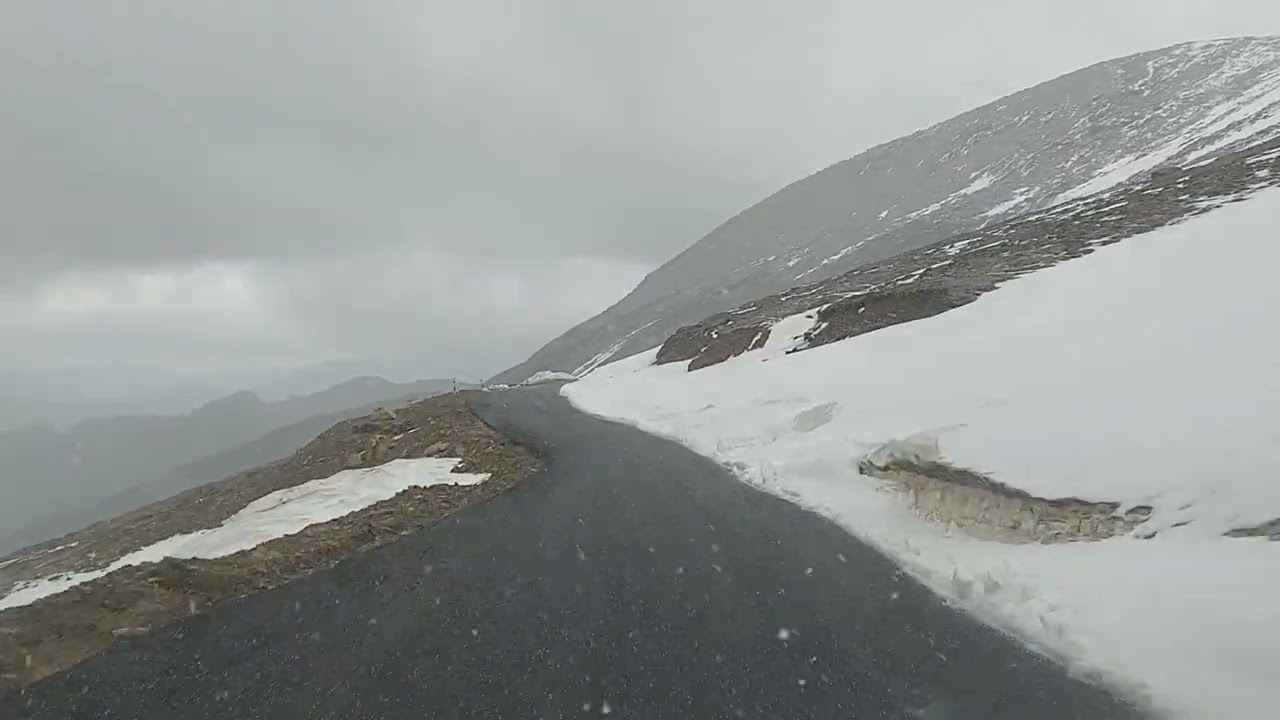 Snow around Sinthan Top