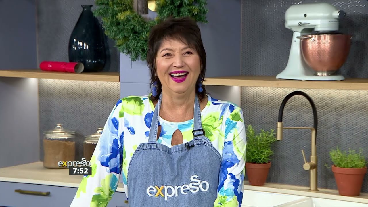 Chocolate Puff Christmas Tree - By GOLDEN CLOUD