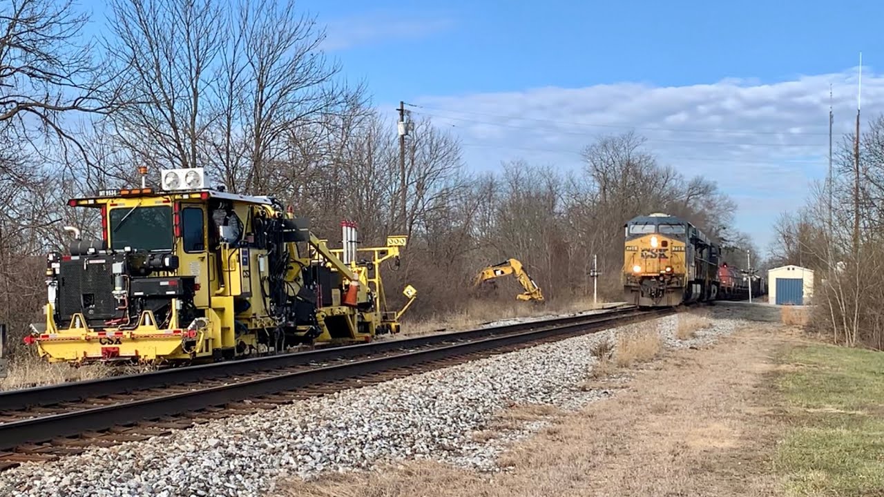 First Trains After Christmas!  CSX Maintenance Of Way Equipment Zone, Fast Trains In Walton Kentucky