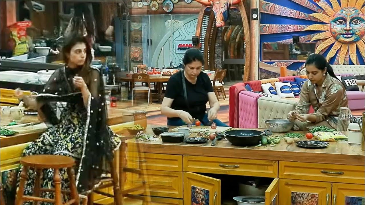 Bigg Boss 19 Live Update: Farhana की Popularity को देख Tanya हुई जलन की Kunickaa से चुगली