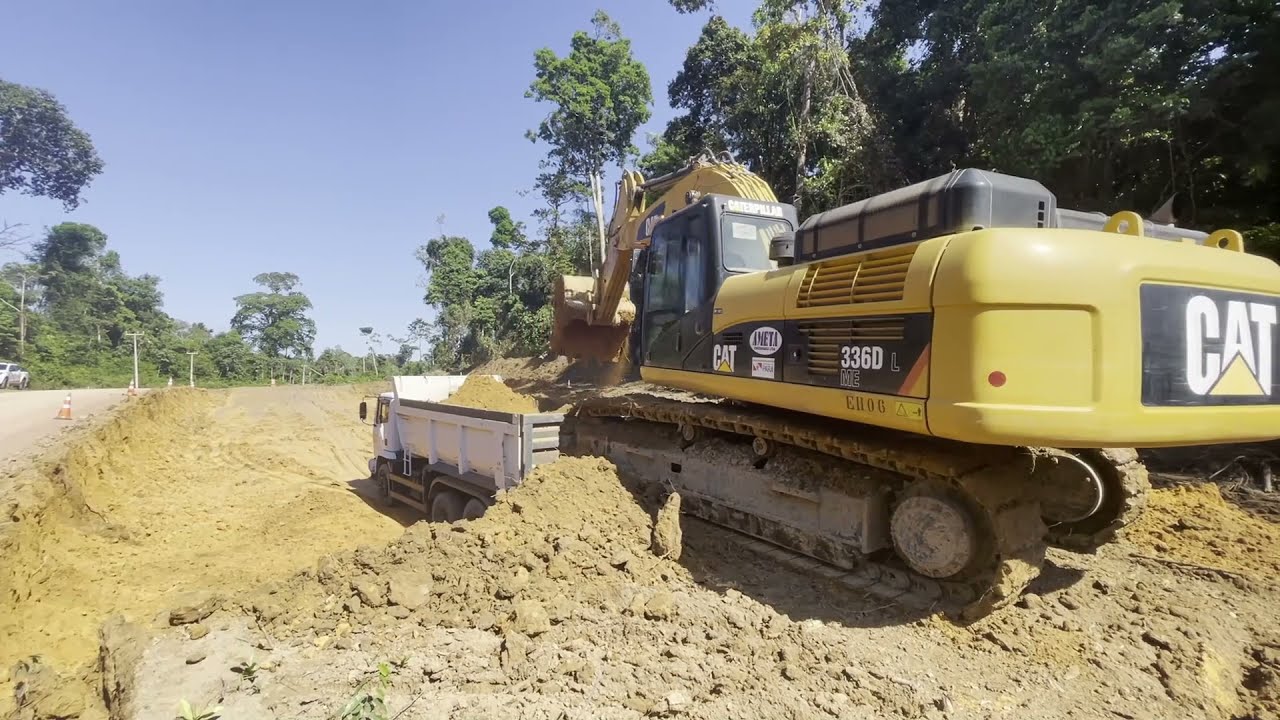 Frente de serviço de terraplenagem completa #2