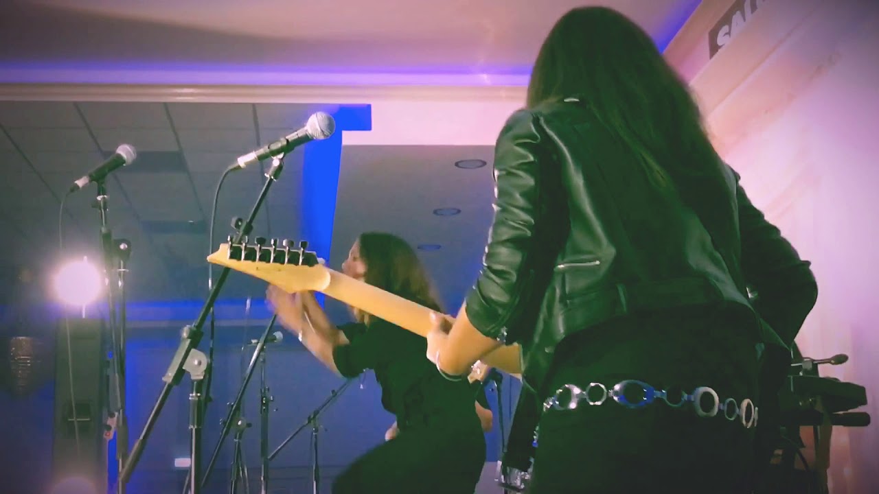 DILLIE (mandehana-raha mbola hiverina-tsy irery ianao)