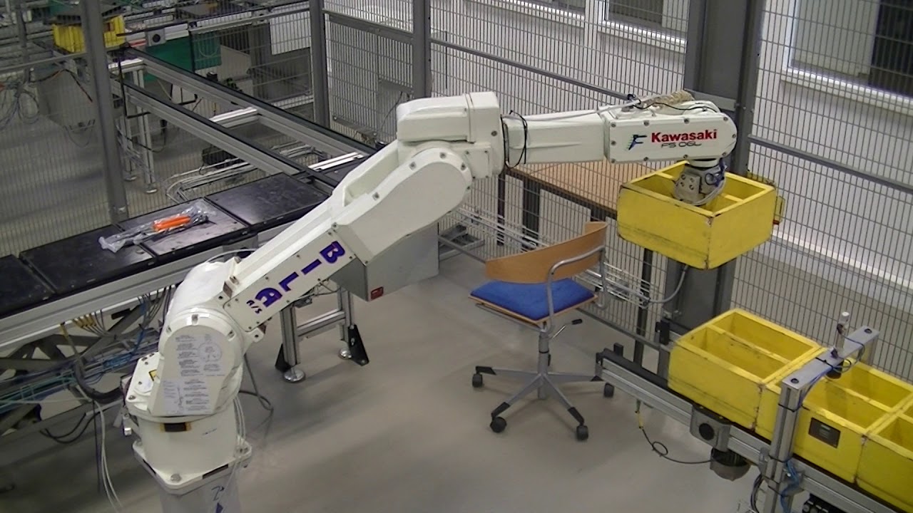 Team Langeskov flytter kasser med Kawasaki robot