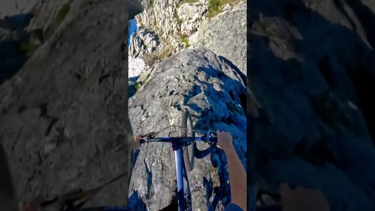 Don't go right 👻👀 