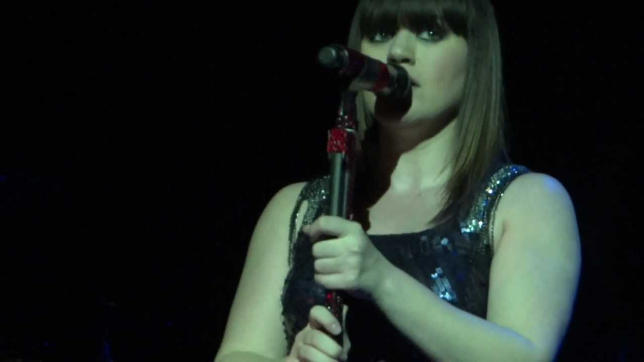 Kelly Clarkson - Never Again (Piano Version) - Horsehoe Casino