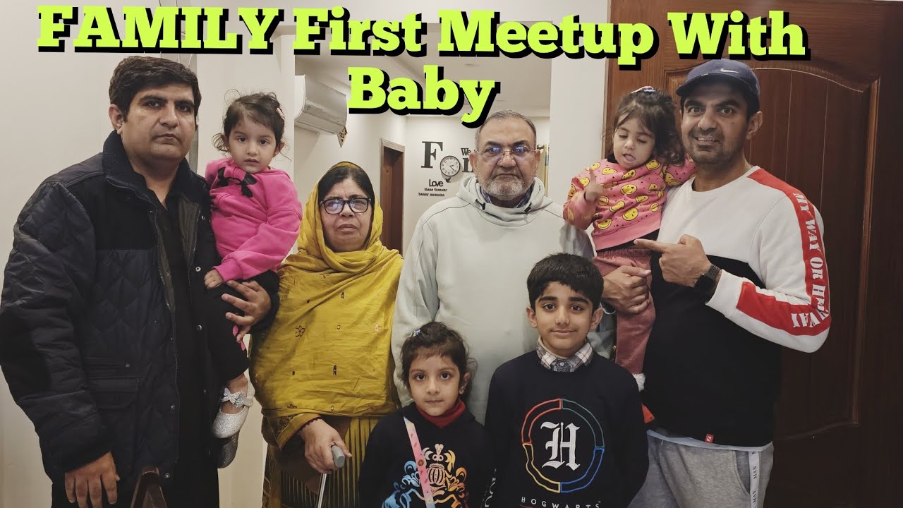 Baby❤️ ko Dekhney Plaza🏢 Per Geye Bachon Ny Fist Time Baby ko Dekha l Family vlog l wuz brothers